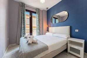 2 chambres, fer et planche à repasser, Wi-Fi, draps fournis