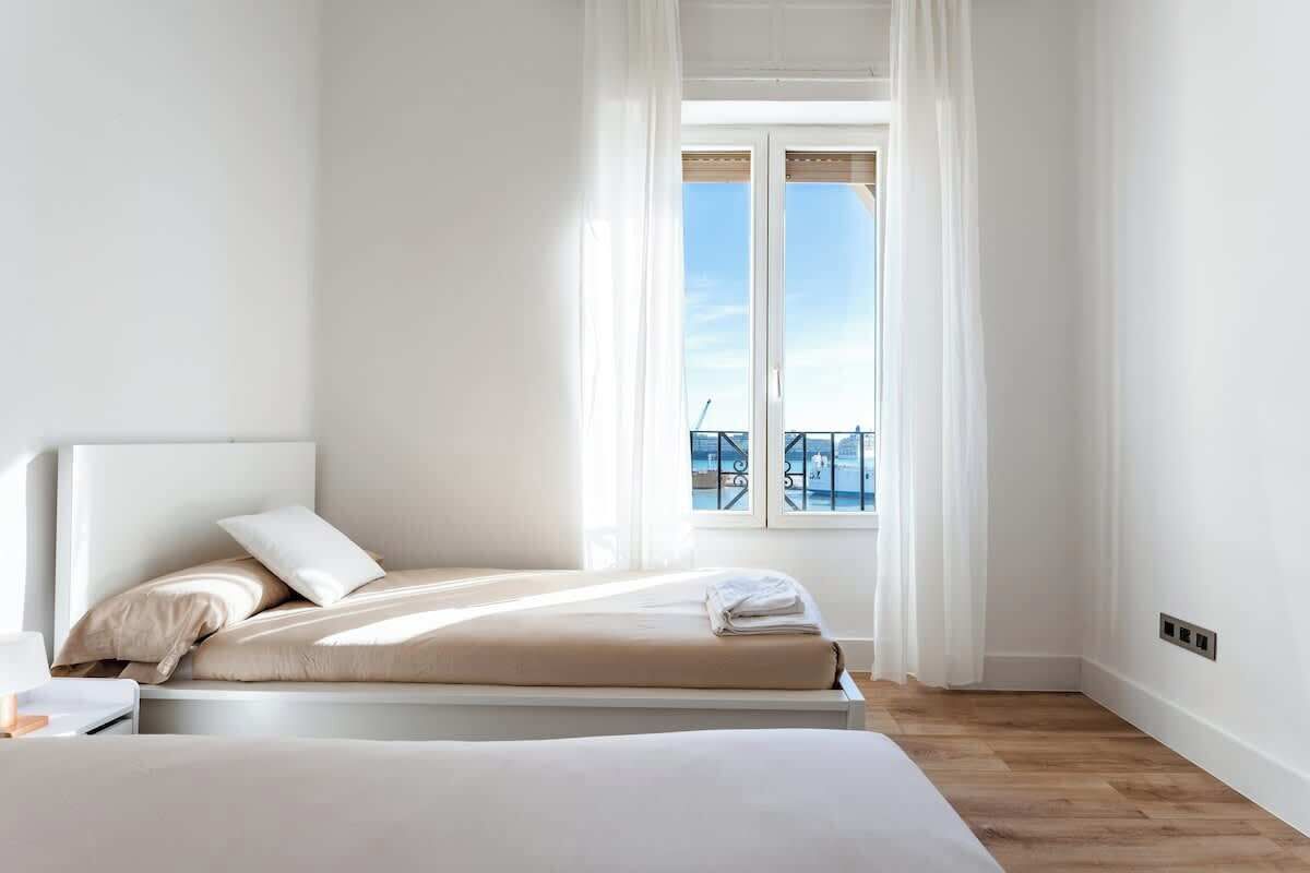 3 slaapkamers, een strijkplank/strijkijzer, reisbedje, wifi