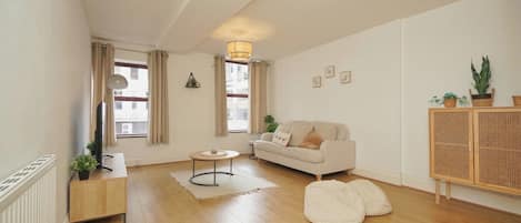 Apartment | Living area | TV