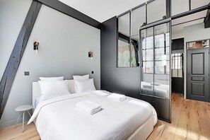 2 bedrooms, travel cot, WiFi, bed sheets