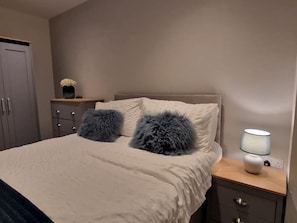 1 habitación, tabla de planchar con plancha, wifi y ropa de cama 