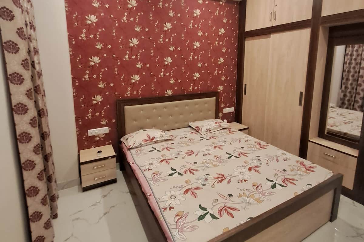 Ropa de cama de alta calidad y escritorio