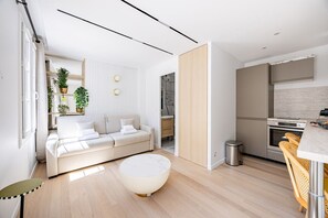 TV - Bail Mobilité - New Renovated Studio Invalides EiffelTower Paris 7 (Paris)