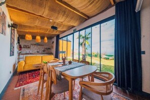 2 quartos, espaço de trabalho para notebook, Wi-Fi de cortesia