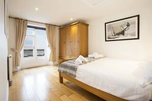 3 chambres, fer et planche à repasser, Wi-Fi, draps fournis