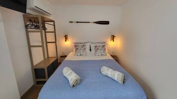 Iron/ironing board, internet, bed sheets