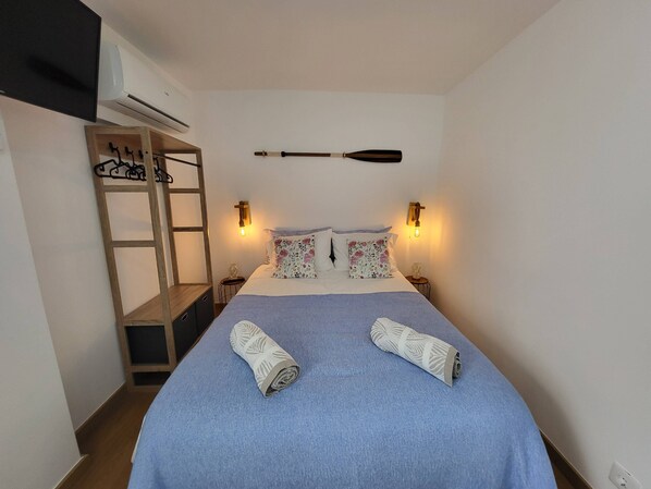 Iron/ironing board, internet, bed sheets