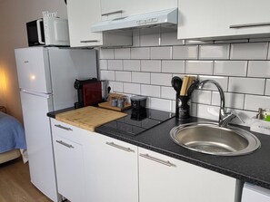 Fridge, microwave, stovetop, coffee/tea maker