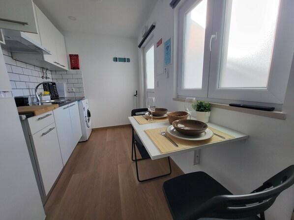 Fridge, microwave, stovetop, coffee/tea maker