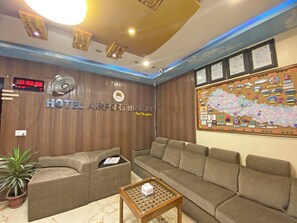 Lobby sitting area - Hotel Airport Holiday (Kathmandu)