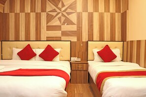 Desk, laptop workspace, soundproofing, free WiFi - Hotel Airport Holiday (Kathmandu)