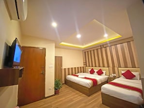 Habitación Deluxe con 1 cama matrimonial o 2 individuales, balcón, vista a la ciudad | Escritorio, espacio para trabajar con laptop y insonorización 