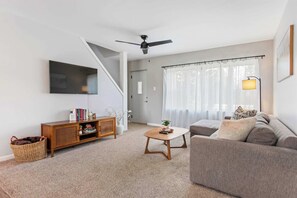 TV - Stargazer Meadows: Secluded 4BR Near Lake Michigan (Fennville)