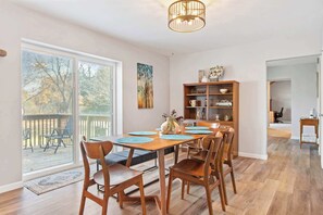 Dining - Stargazer Meadows: Secluded 4BR Near Lake Michigan (Fennville)