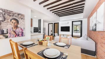 Executive Suite | In-room dining