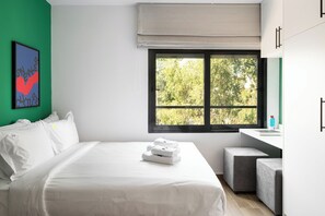 In-room safe, blackout drapes, free WiFi, bed sheets - Fits Living (Kaisariani)