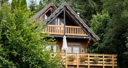 Forestside Chalet With Charm