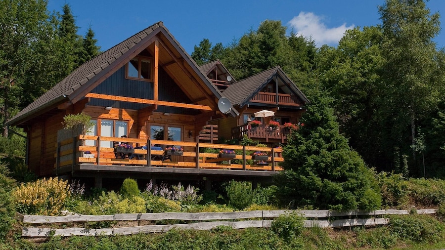 Forestside Chalet With Charm