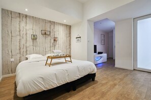 1 bedroom, WiFi, bed sheets - Suite Symphony - Olympe Suites & Spa - Lille/Tourcoing/Belgium (Tourcoing)
