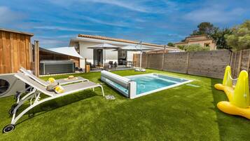 Appartement Luxe, vue piscine (T2) | Piscine extérieure | 2 piscines extérieures