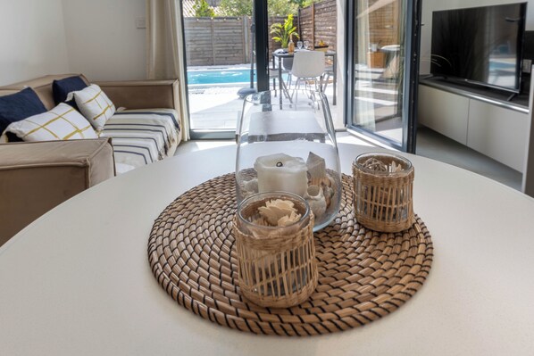 Appartement Deluxe, vue piscine (T2) | Bar lounge