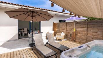 Studio, teras | Bathtub spa outdoor