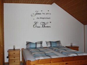 2 室のベッドルーム、客室ごとに異なるインテリア