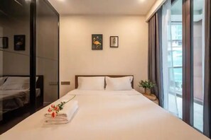 1 bedroom, memory foam beds, in-room safe, desk