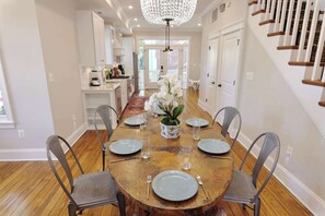 Dining - Turreted Townhouse |Luxury|Walk to Capitol Hill (Washington)