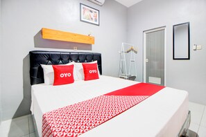 Deluxe Double Room | Free WiFi, bed sheets - Hotel O Maryam Homestay Syariah 2 (Patuk)