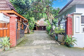 Front of property - Hotel O Maryam Homestay Syariah 2 (Patuk)