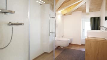Standard Room | Bathroom | Hair dryer, bidet, heated floors, towels