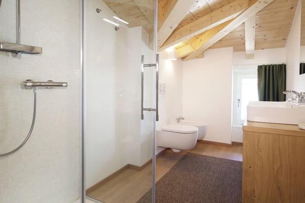 Standard Room | Bathroom | Hair dryer, bidet, heated floors, towels