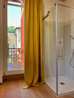 Hair dryer, bidet, heated floors, towels