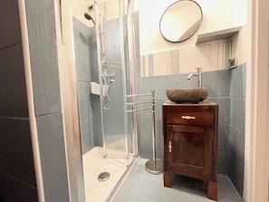 Apartment | Bathroom - Sorriso Berzo Apartment With Stunning Views (Berzo Demo)