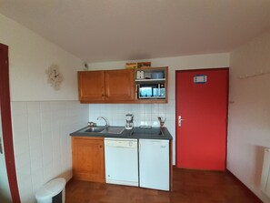 Fridge, microwave, dishwasher, toaster