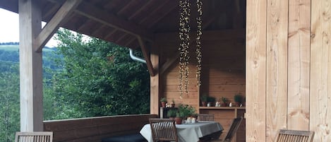 屋外ダイニングエリア