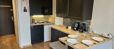 冰箱、微波炉、烤面包机