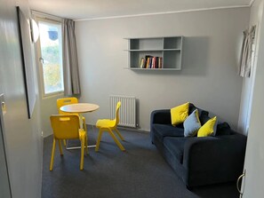 Einzelzimmer, Nichtraucher | Verdunkelungsvorhänge, kostenloses WLAN