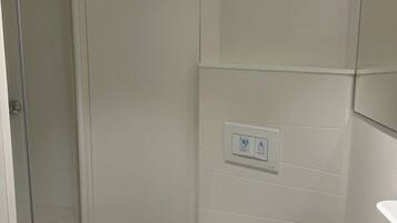 Studio, Non Smoking | Bathroom