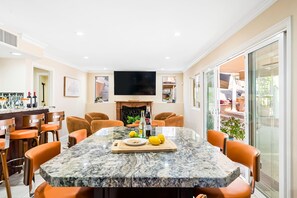 Dining - 4BR Home Resort w/Games/Slide/Oasis (Los Angeles)