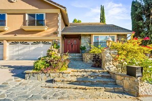 Exterior - 4BR Home Resort w/Games/Slide/Oasis (Los Angeles)