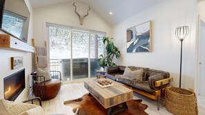 Smart TV, fireplace, table tennis