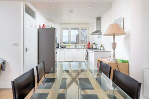 Dining - JOIVY Stylish flat between London Bridge (London)