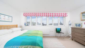 Apartment | 2 bedrooms, blackout curtains, iron/ironing board, free WiFi