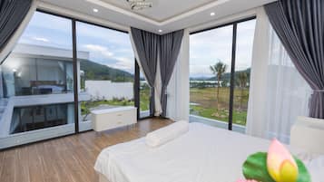 Luxury Double Room, Garden View | Minibar, desk, free WiFi, bed sheets