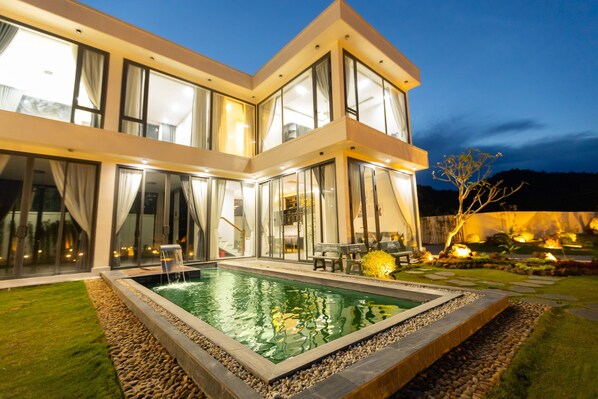 Outdoor pool - TKH Resort (Krong Bong)