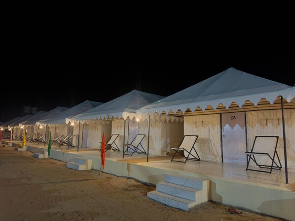 Työpöytä, kannettavalle tietokoneelle sopiva työtila