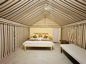 Kahden hengen classic-huone, näkymä aavikolle | Työpöytä, kannettavalle tietokoneelle sopiva työtila