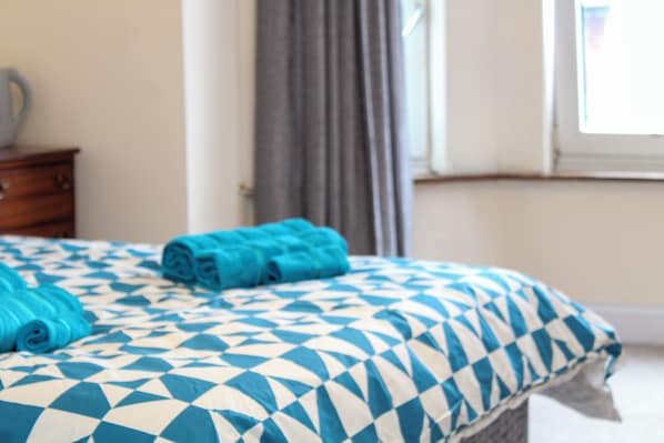 Economy Double Room | Free WiFi - Darwin road guest house room 3 (Southampton)